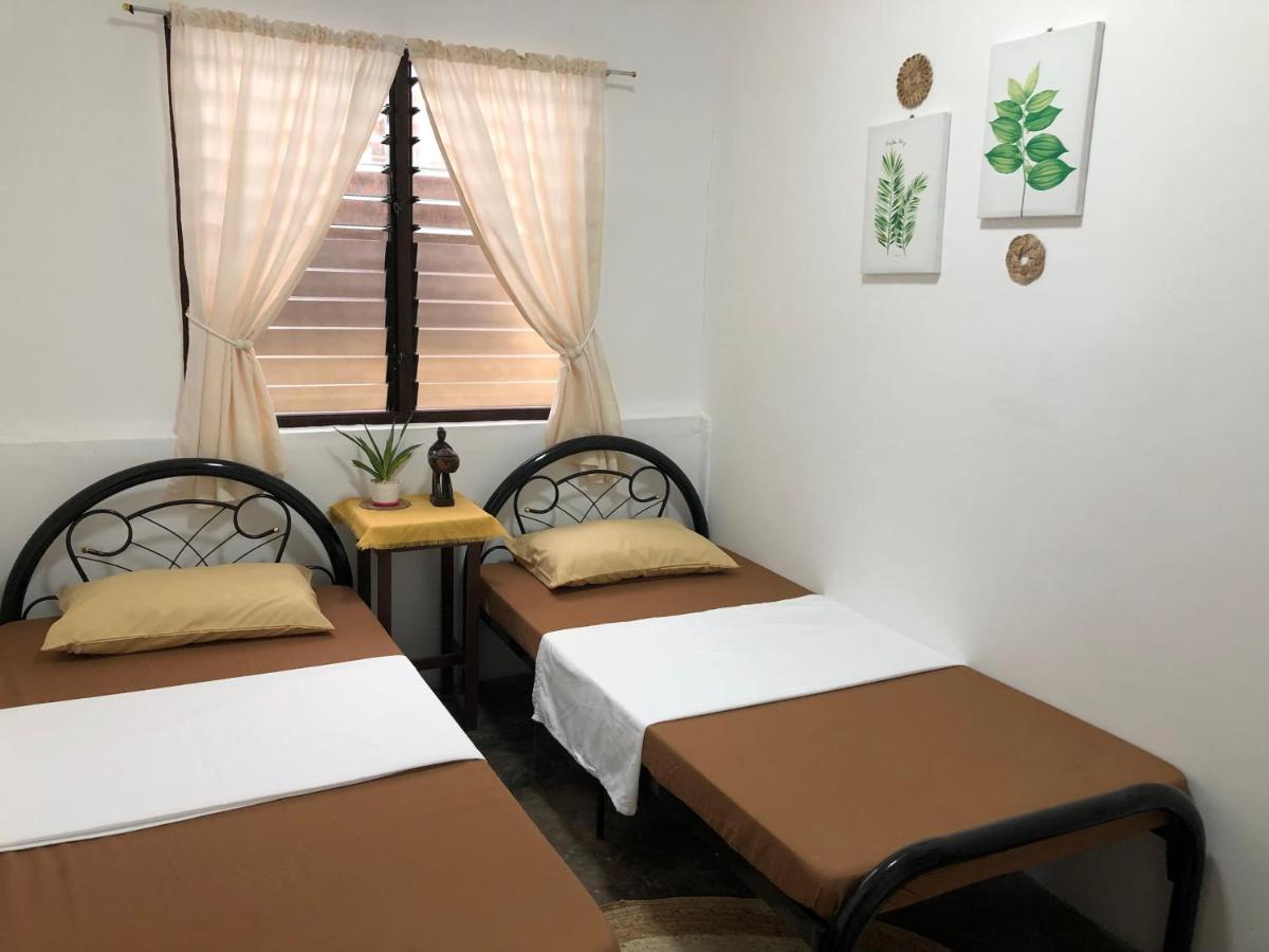 Hiraya Homestay Корон Екстер'єр фото